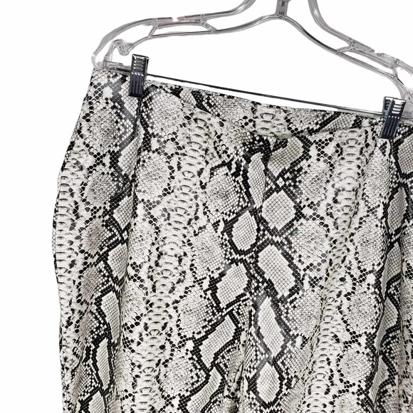 12 Thompson Plus size 1X Python Print Stretchy Pleather Pants - Picture 3 of 6